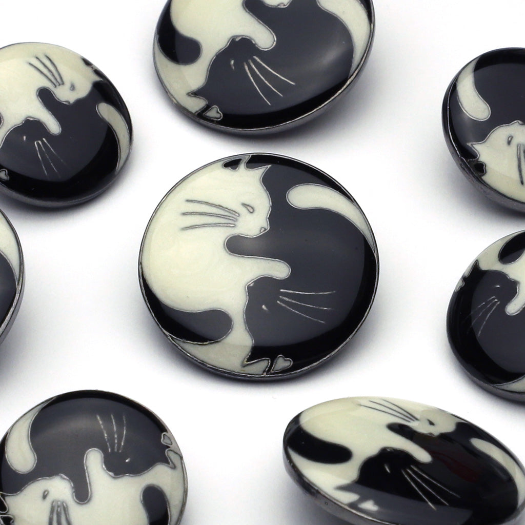 Enamel Button Black & White