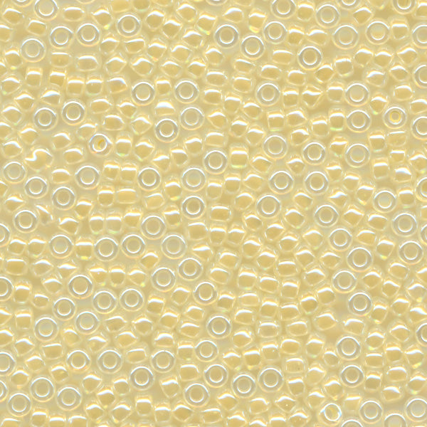 MIYUKI Round Rocaille Seed Beads #527 Butter Cream (Ceylon)